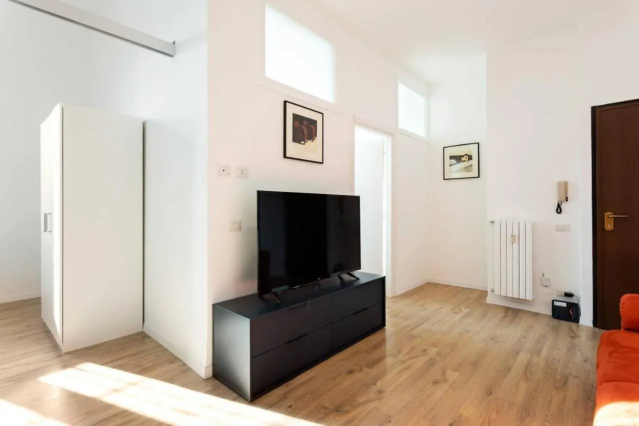 Spacious Flat Close To Fondazione Prada & Metro Apartment Milan Italy